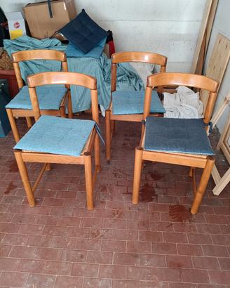  Sedie in legno e paglia con cuscini blu