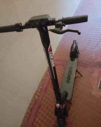 monopattino elettrico ducati pro 2 plus