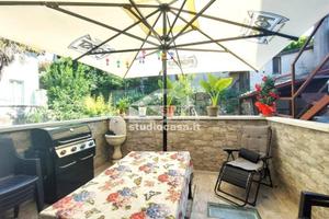 Casa indipendente di 255 m² con più di 5 locali e 