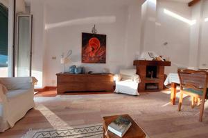 Rustico / Casale di 160 m² con più di 5 locali a B