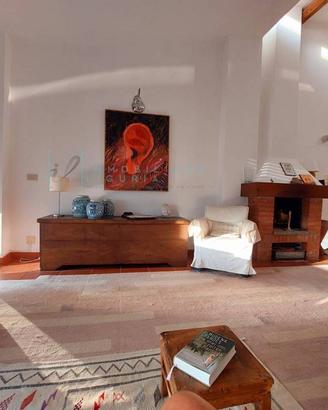 Rustico / Casale di 160 m² con più di 5 locali a B
