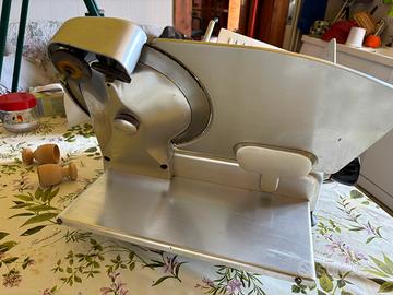 Affettatrice OMAS professionale