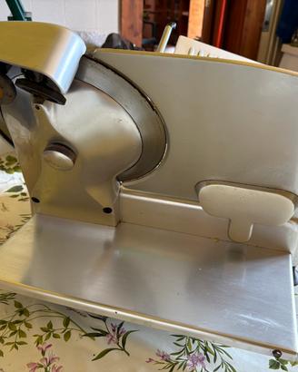 Affettatrice OMAS professionale