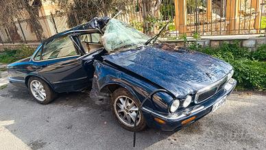 jaguar xj 3.2 executive per ricambi 