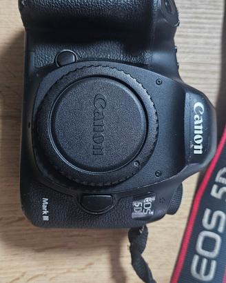 Canon EOS 5D Mark III solo corpo. 