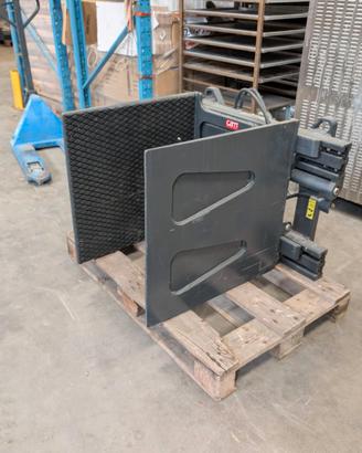 PINZA PER CARRELLI ELEVATORI CON GANASCE GOMMATE