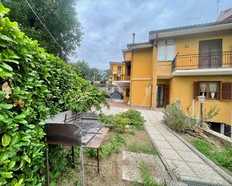 PORZIONE DI TRIFAMILIARE A VALENTANO