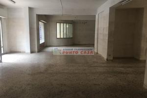 VIA C.A PEPOLI - Locale comm.le 210 mq+magazzino