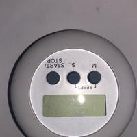 Timer elettronico da cucina con magnete.
