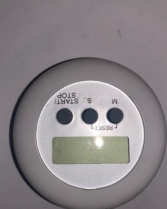 Timer elettronico da cucina con magnete.