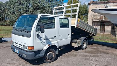 Nissan tri ribaltabile