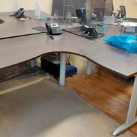 scrivanie ufficio e mobile reception