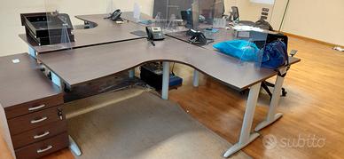 scrivanie ufficio e mobile reception