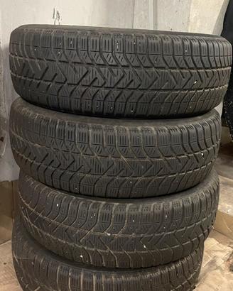 4  pneumatici  invernali Pirelli