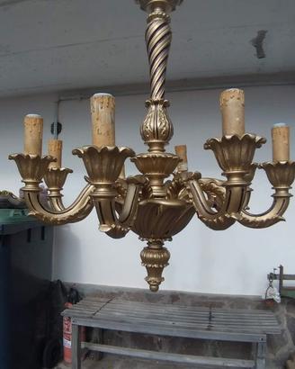 Lampadario in legno