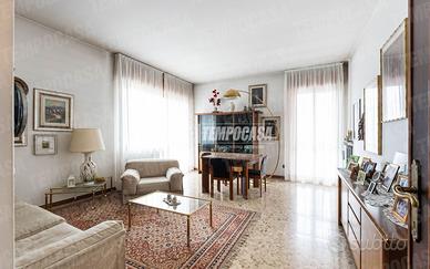 VILLA BIFAMILIARE CON GIARDINO E LOCALI ACCESSORI