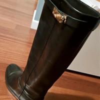 Stivali neri rigidi alti vera pelle con cinturino