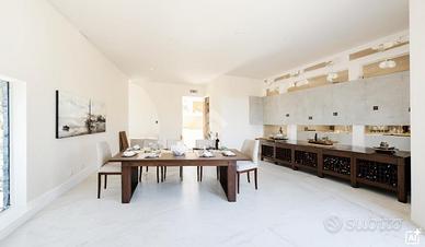 VILLA A SCHIERA D'ANGOLO A ROMA