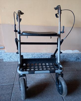 deambulatore con ruote e seduta