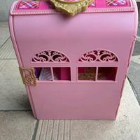 Casa della Barbie a forma di valigetta