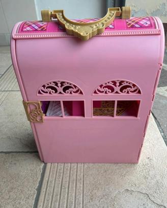 Casa della Barbie a forma di valigetta