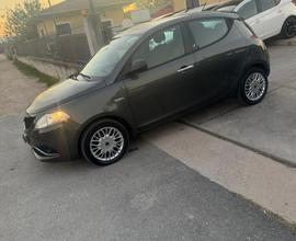 Lancia Ypsilon 1.2 69 CV 5 porte si accettano perm