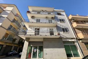 CENTRO - AMPIO 3 VANI CON CANTINA