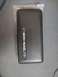 torcia Maglite nuova con scatola elampadine ricamb