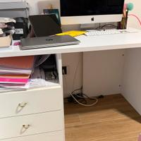 Scrivania e comodino