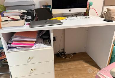 Scrivania e comodino