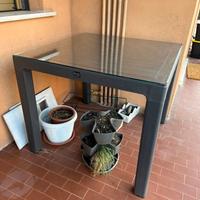 Tavolo moderno da esterno con vetro