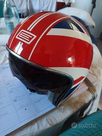 due caschi con visiera per il sole 