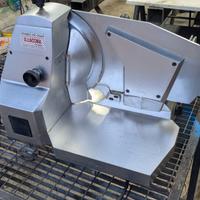 affettatrice elettrica.