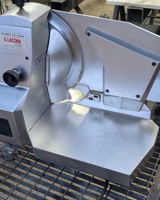 affettatrice elettrica.