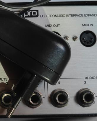 USB Akai EIE Pro 4 Canali + Hub USB e MIDI