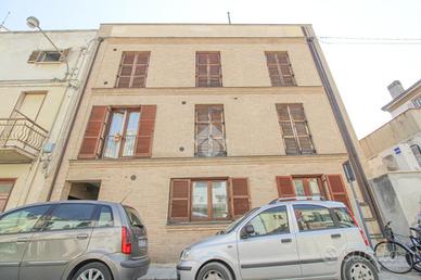 3 LOCALI A SAN BENEDETTO DEL TRONTO