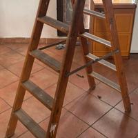 Scala In Legno Doppia Salita 6 gradini (h 139 cm)