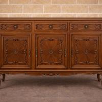 Credenza tre ante con tre cassetti