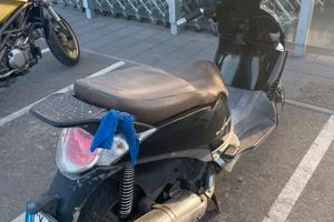 Aprilia Scarabeo 400