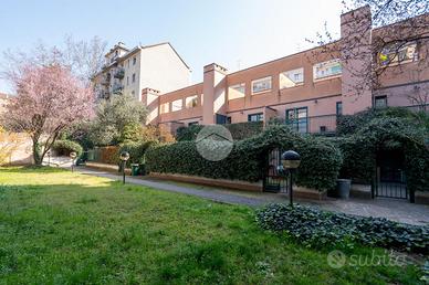 VILLA A SCHIERA A MILANO