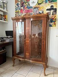 Vetrinetta vintage in noce-stile veneziano