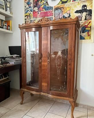 Vetrinetta vintage in noce-stile veneziano