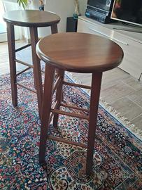 Sgabelli in noce scuro