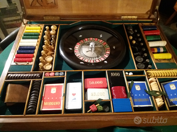 Scatola con giochi da casinò vintage