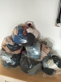sacchi con vestiti in buono stato