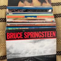 30 vinili di vari artisti italiani ed esteri.