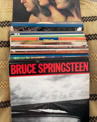 23 vinili di vari artisti italiani ed esteri.