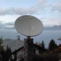 Antenna satellitare motorizzata con Aston DS 200