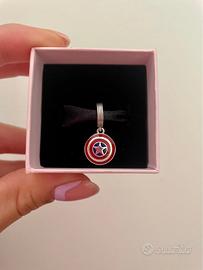 Pandora 790780C01 Charm Scudo di Captain America