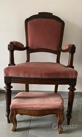 Sedia rosa vintage con poggiapiedi